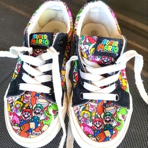Super Mario kids sz. 13 shoes